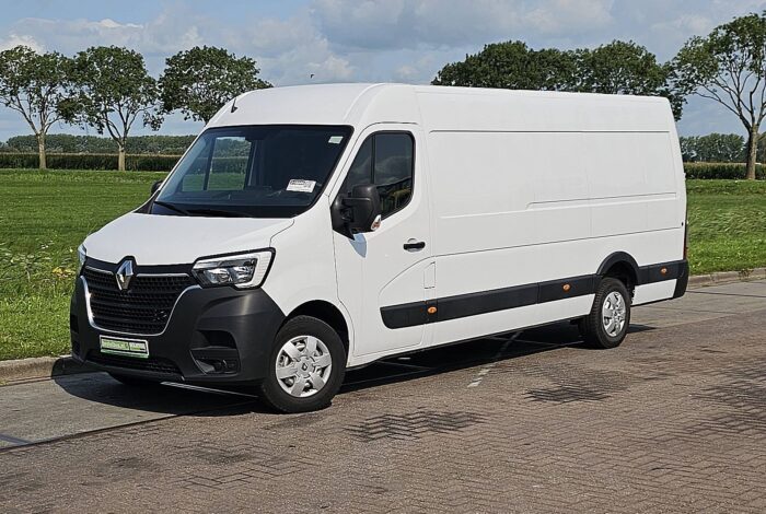 Renault Master L3H2 kisteherautó -Magyar autópályamatricával